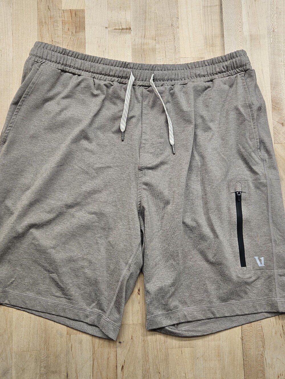 Vuori Sunday Performance Short 8" Sz Large, Limestone Heather